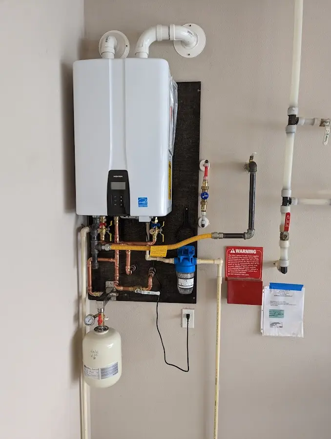 Professional plumber installing copper piping in a Yosemite Lakes home